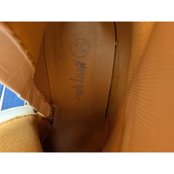 Nasty Gal Womens White Croc Ankle Boots Booties 6 Chunky Heel Pointed Toe Chic - Picture 8 of 9